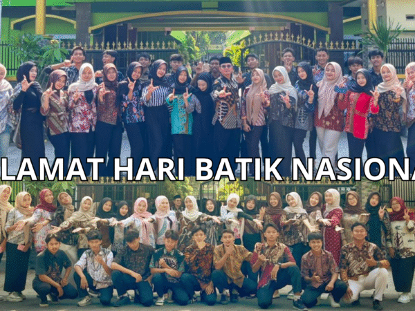 Semarak Hari Batik Nasional di MAN 2 Lamongan: Guru, Pegawai, dan Siswa Tunjukkan Kebanggaan Budaya