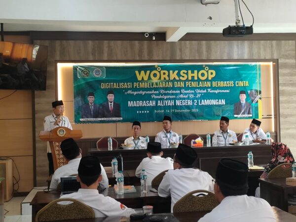 MAN 2 LAMONGAN GELAR WORKSHOP TRANSFORMASI DIGITAL, INTEGRASIKAN KECERDASAN BUATAN DALAM KURIKULUM MERDEKA